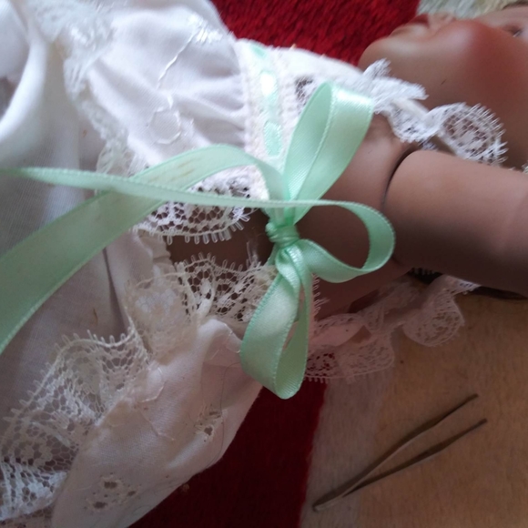 Whitney, porcelain doll - Picture 5 of 10